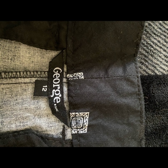 Never worn black/white shorts. Very comfortable. - Picture 3 of 4